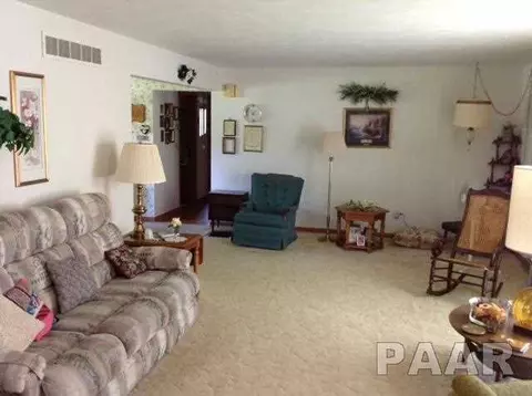 108 W Crow, Eureka, IL 61530 photo 2