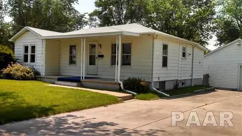 207 Albert, Washington, IL 61571 photo 3