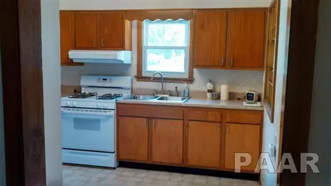 207 Albert, Washington, IL 61571 photo 9