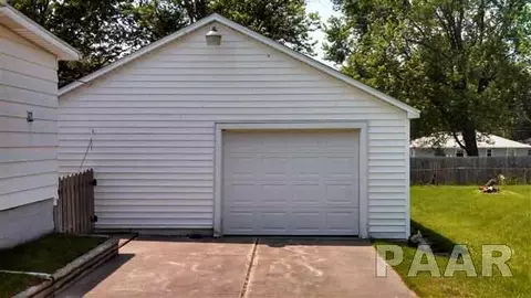 207 Albert, Washington, IL 61571 photo 4