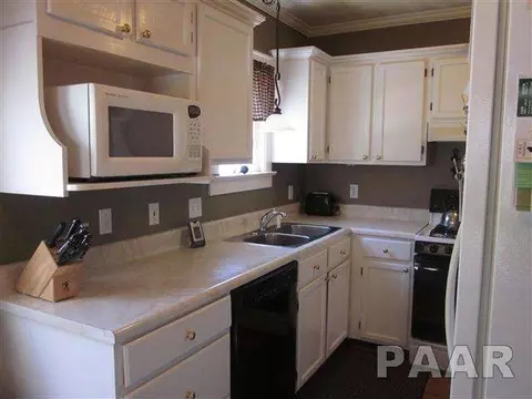 126 Embert, Peoria, IL 61603 photo 14