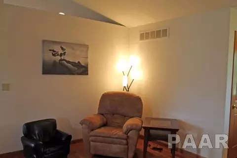 308 Bittersweet Ave, Germantown Hills, IL 61548 photo 5