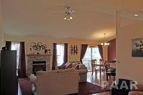 308 Bittersweet Ave, Germantown Hills, IL 61548 photo 3