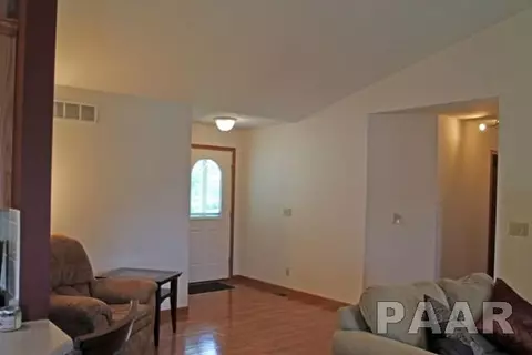 308 Bittersweet Ave, Germantown Hills, IL 61548 photo 2