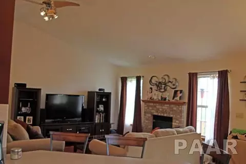 308 Bittersweet Ave, Germantown Hills, IL 61548 photo 4