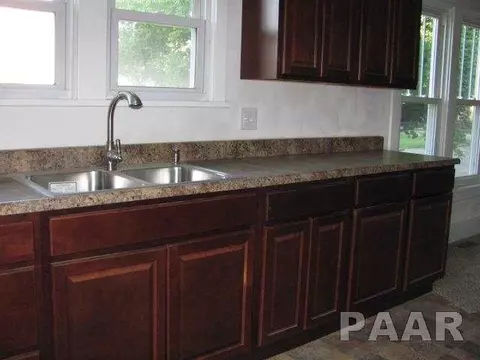 67 E Myrtle, Canton, IL 61520 photo 5