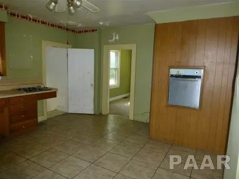 105 S Henry, Eureka, IL 61530 photo 10