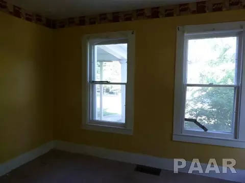 105 S Henry, Eureka, IL 61530 photo 13