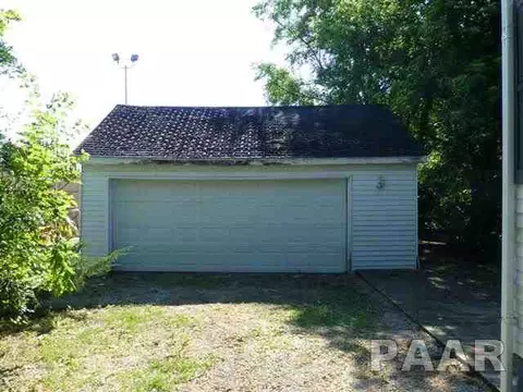 105 S Henry, Eureka, IL 61530 photo 3