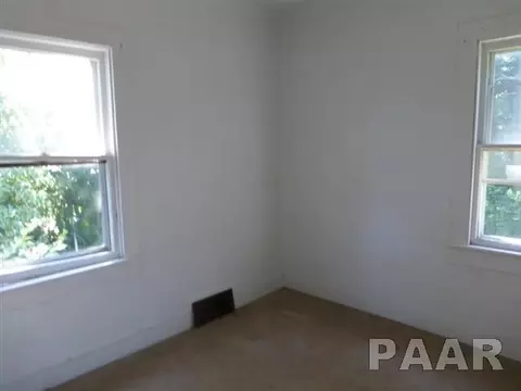 105 S Henry, Eureka, IL 61530 photo 17