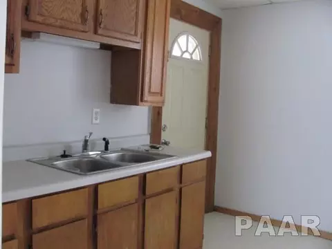 820 Elm, Canton, IL 61520 photo 3