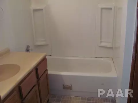 820 Elm, Canton, IL 61520 photo 9