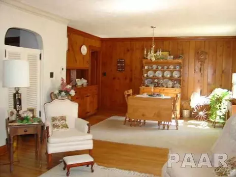 806 S Vennum, Eureka, IL 61530 photo 4