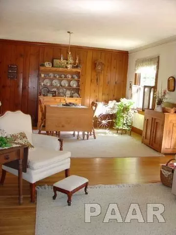 806 S Vennum, Eureka, IL 61530 photo 5