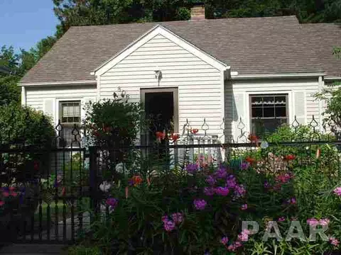806 S Vennum, Eureka, IL 61530 photo 2
