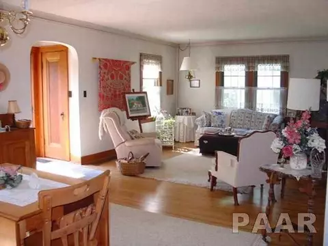 806 S Vennum, Eureka, IL 61530 photo 3