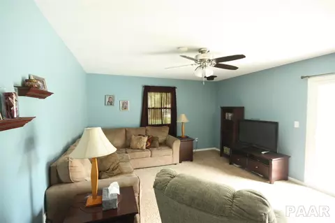 911 Brookshire, Eureka, IL 61530 photo 12