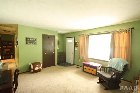 911 Brookshire, Eureka, IL 61530 photo 4