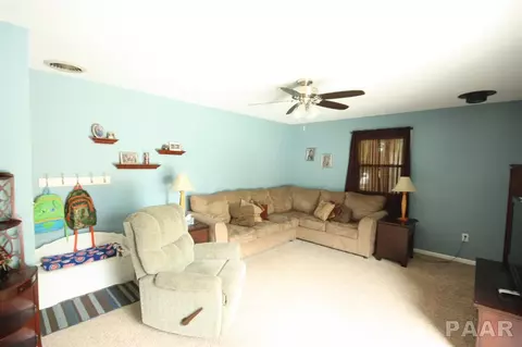 911 Brookshire, Eureka, IL 61530 photo 11