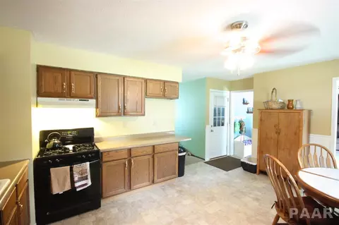 911 Brookshire, Eureka, IL 61530 photo 9