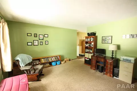 911 Brookshire, Eureka, IL 61530 photo 2