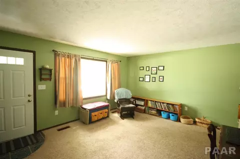 911 Brookshire, Eureka, IL 61530 photo 3