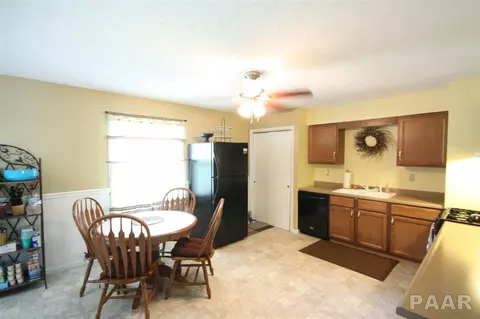 911 Brookshire, Eureka, IL 61530 photo 6