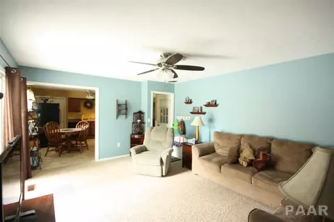 911 Brookshire, Eureka, IL 61530 photo 13