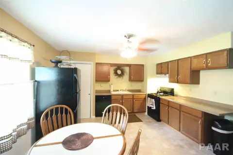 911 Brookshire, Eureka, IL 61530 photo 7