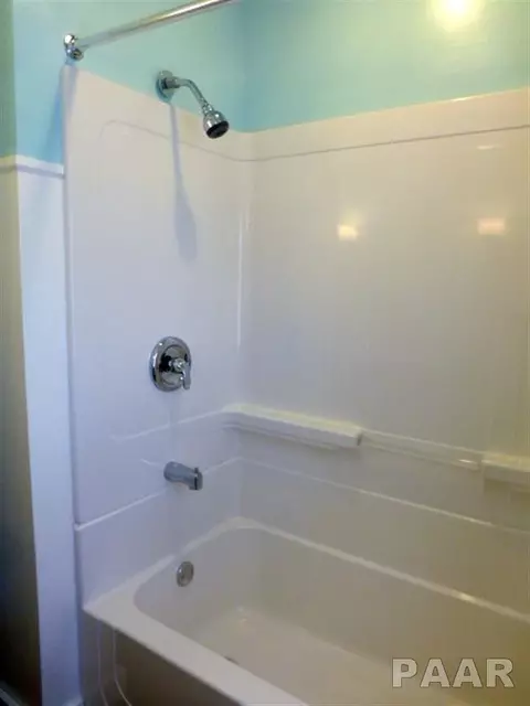 1201 S 7th St, Pekin, IL 61554 photo 9