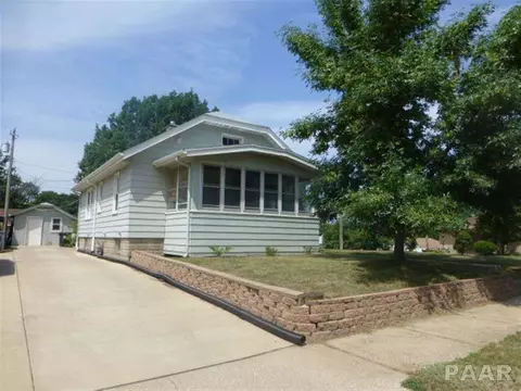1201 S 7th St, Pekin, IL 61554 photo 1