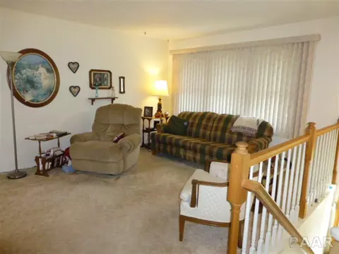 5513 E Captain Rd, Chillicothe, IL 61523 photo 2