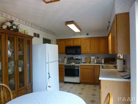 5513 E Captain Rd, Chillicothe, IL 61523 photo 6