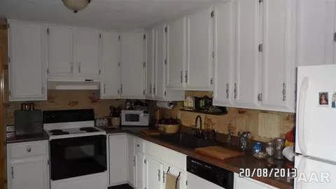 1474 E Locust, Canton, IL 61520 photo 17