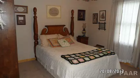 1474 E Locust, Canton, IL 61520 photo 3
