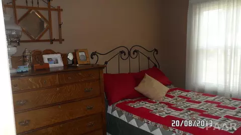 1474 E Locust, Canton, IL 61520 photo 6
