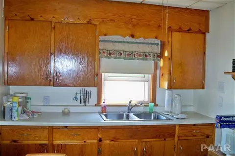 627 S 3rd, Canton, IL 61520 photo 3