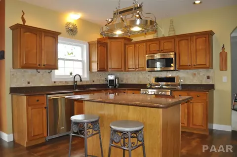 505 Windsor, Germantown Hills, IL 61548 photo 6