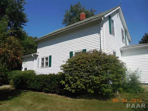 624 Grant St, Chenoa, IL 61726 photo 2