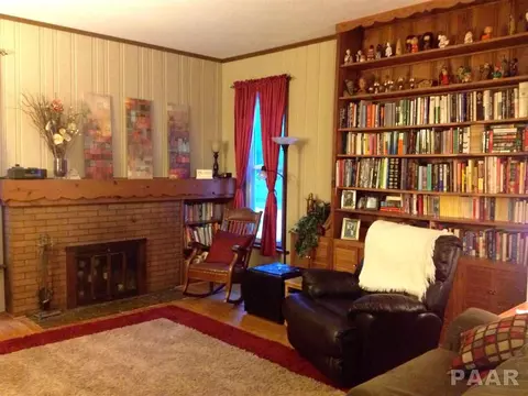210 E Conover St, Eureka, IL 61530 photo 8