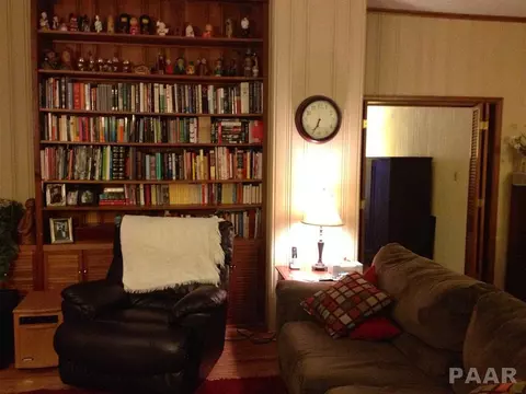 210 E Conover St, Eureka, IL 61530 photo 11