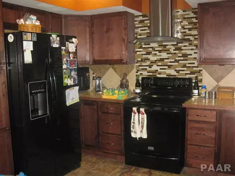 328 S Main, Canton, IL 61520 photo 8