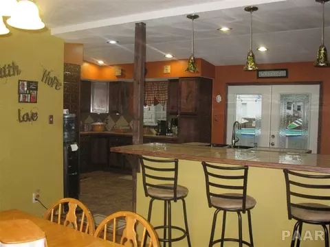 328 S Main, Canton, IL 61520 photo 7