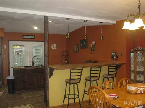 328 S Main, Canton, IL 61520 photo 10