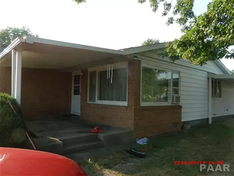 1569 E Chestnut, Canton, IL 61520 photo 1