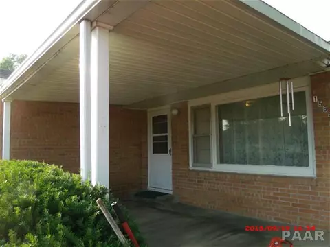 1569 E Chestnut, Canton, IL 61520 photo 2