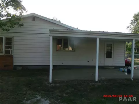 1569 E Chestnut, Canton, IL 61520 photo 4