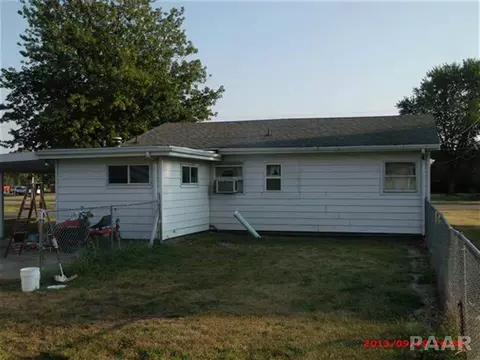 1569 E Chestnut, Canton, IL 61520 photo 3