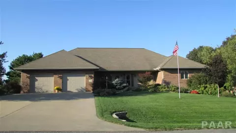 3315 E Cedar Point Dr, Chillicothe, IL 61523 photo 1