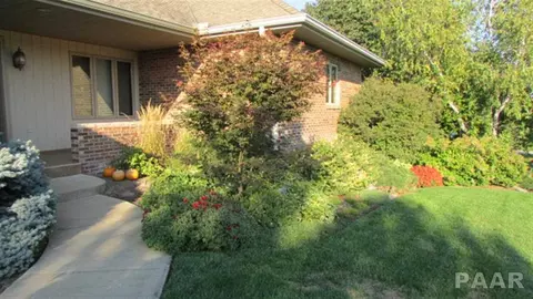3315 E Cedar Point Dr, Chillicothe, IL 61523 photo 2